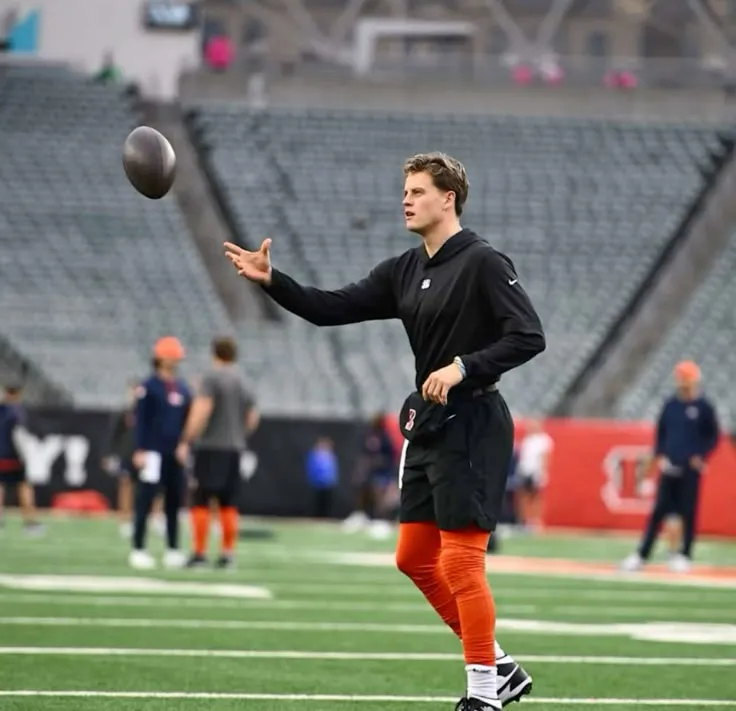 image_68649cd47a2e1 Joe Burrow Visibly Shaken After Fan Crosses the Line — The Viral Clip Everyone’s Rewatching