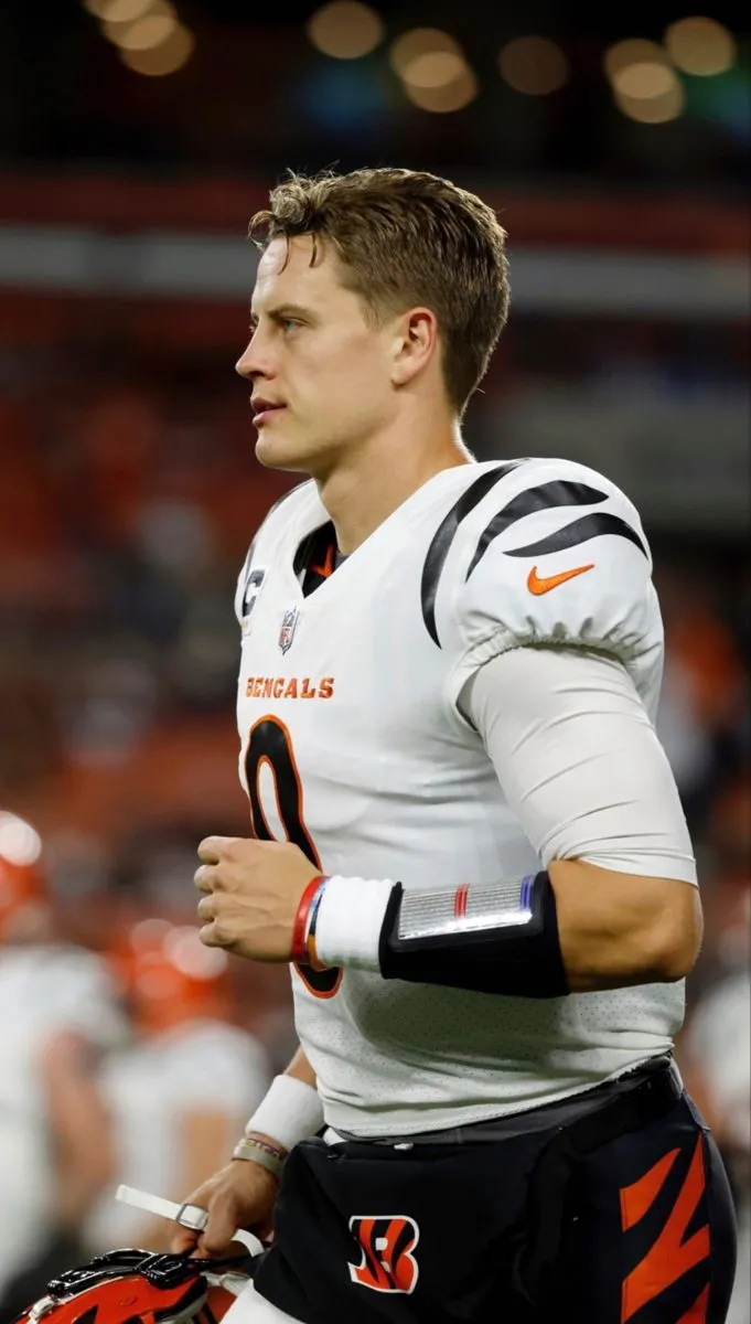 image_6864a0fc14d3c Joe Burrow’s Shocking Admission About the Trey Hendrickson Contract Drama — Fans Are Divided