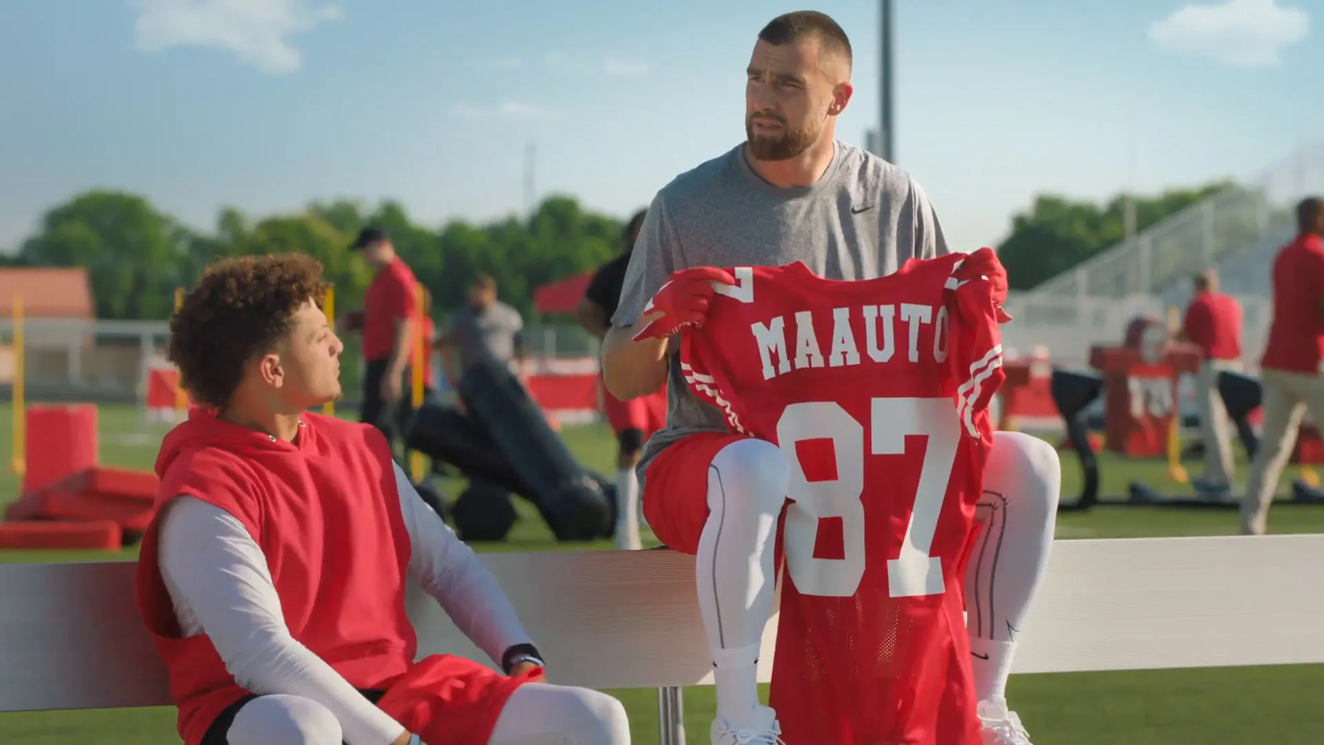 Travis Kelce’s Live TV Comment Has the Whole Internet Exploding — You Have to See Patrick Mahomes’ Reaction in This Ad!