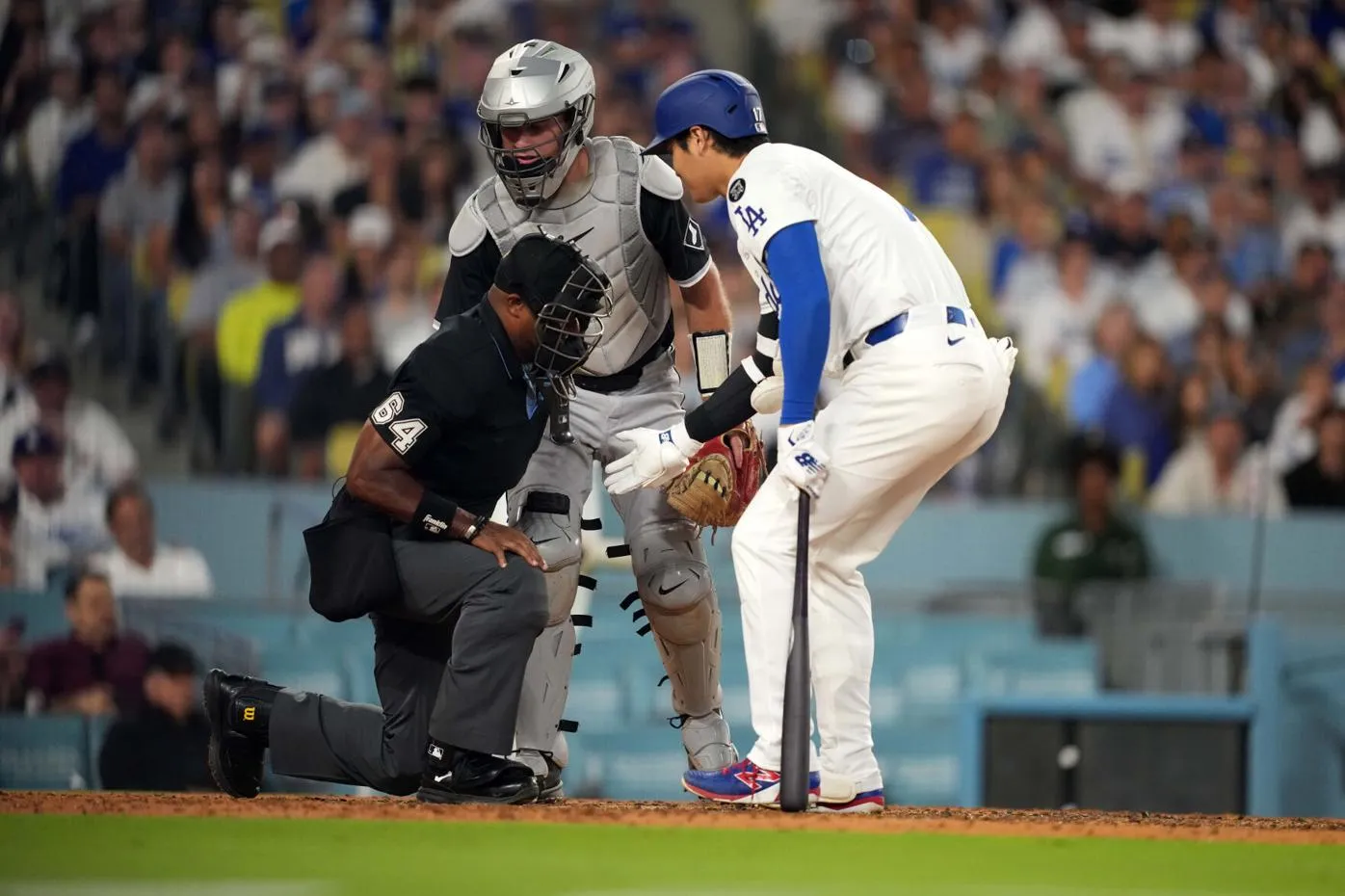 image_6865f2fd6582c Shohei Ohtani Drops Everything After Seeing Umpire Collapse — Then Came a Moment No One Was Ready For