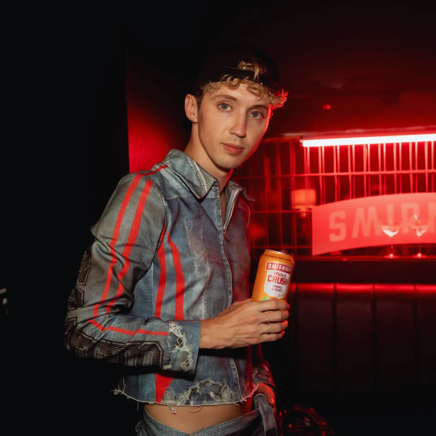 image_68675c6bca852 Troye Sivan’s Holiday Scandal: What He’s Hiding Behind Those Family Smiles