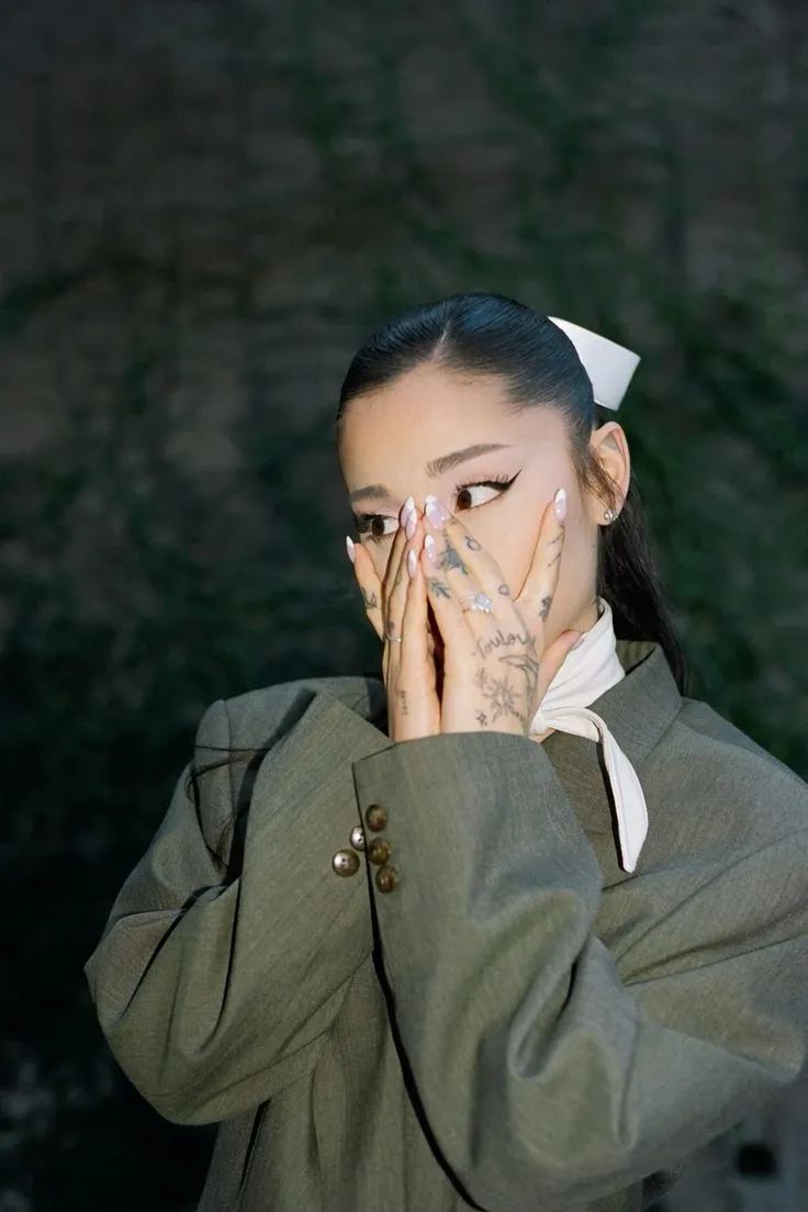image_686782dfa6660 For 12 Months, Ariana Grande Secretly Donated Without a Name — Until Her Identity Brought the Entire Shelter to Tears
