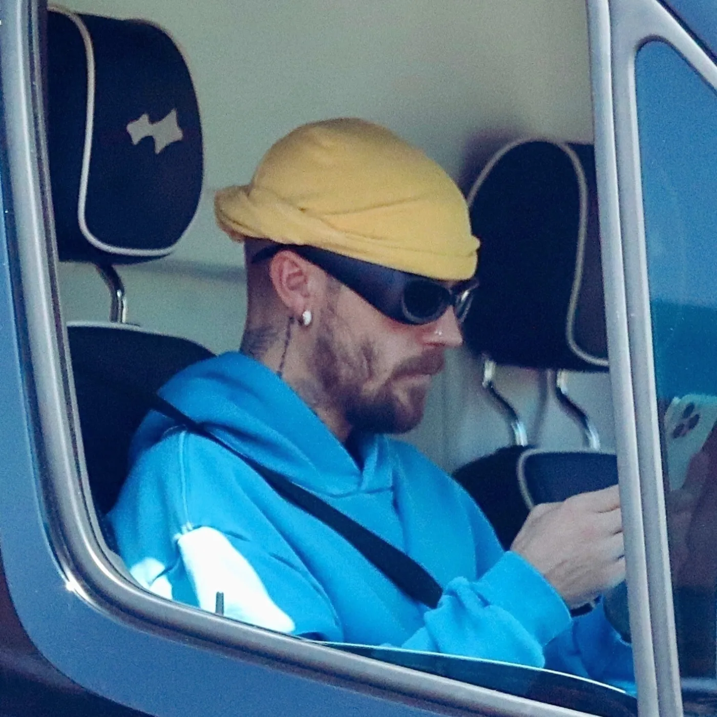 image_68678430d8f00 Justin Bieber Emerges Solo from Steamy Russian Bathhouse as Hailey Bieber Grinds on Work