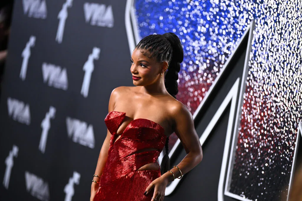 image_686788fdcc38c Fans STUNNED After Halle Bailey’s Intimate Moment With Kendrick Lamar’s Producer – Did Kendrick Know?