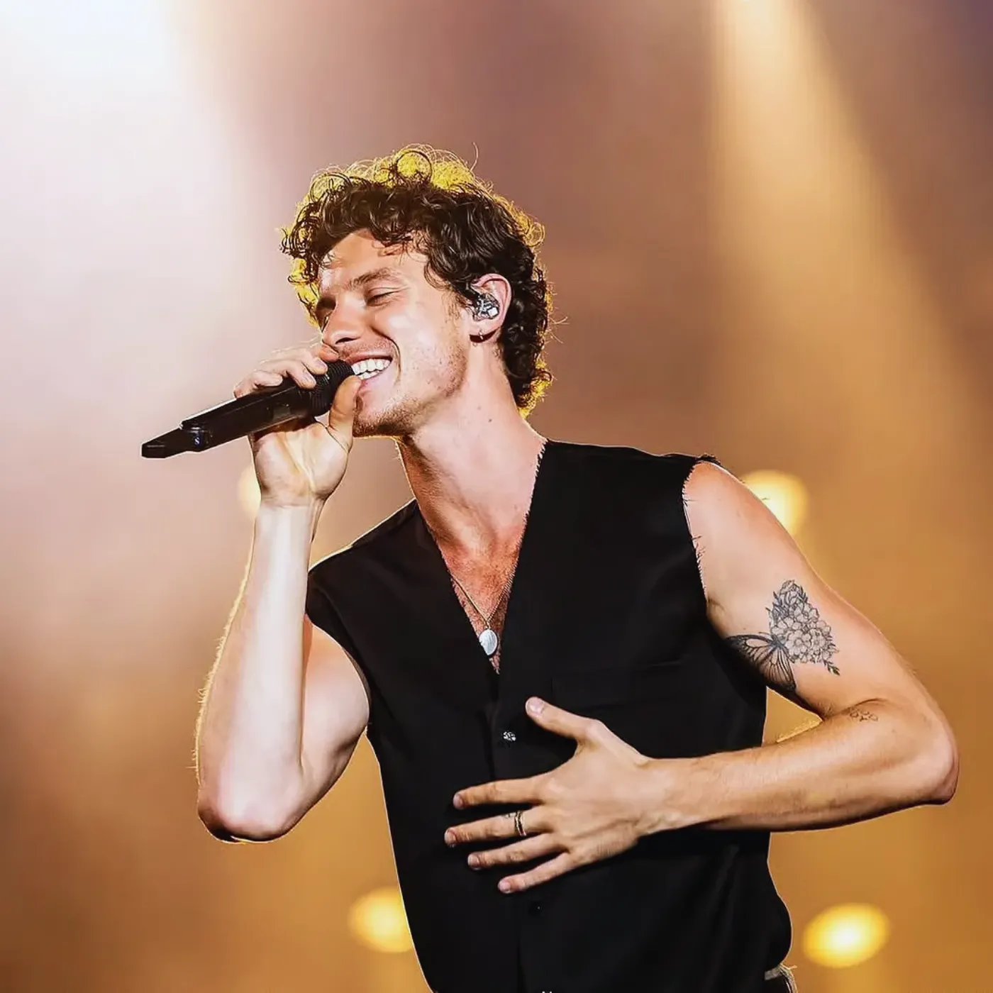 image_686952fec3d70 So Many Coincidences Have People Talking About Shawn Mendes With Robert Irwin