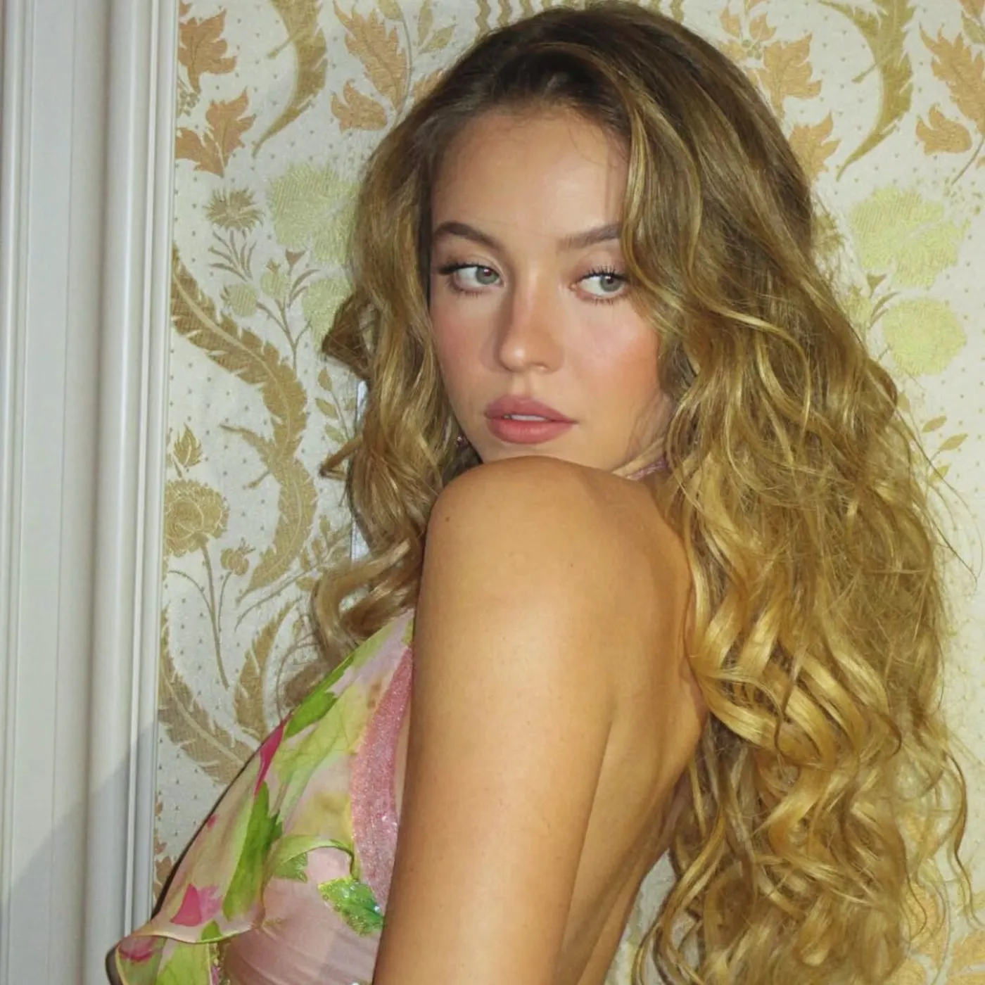 image_686b367898c53 “More Than a Body” — Sydney Sweeney’s Epic Clapback After Bezos Wedding Drama!