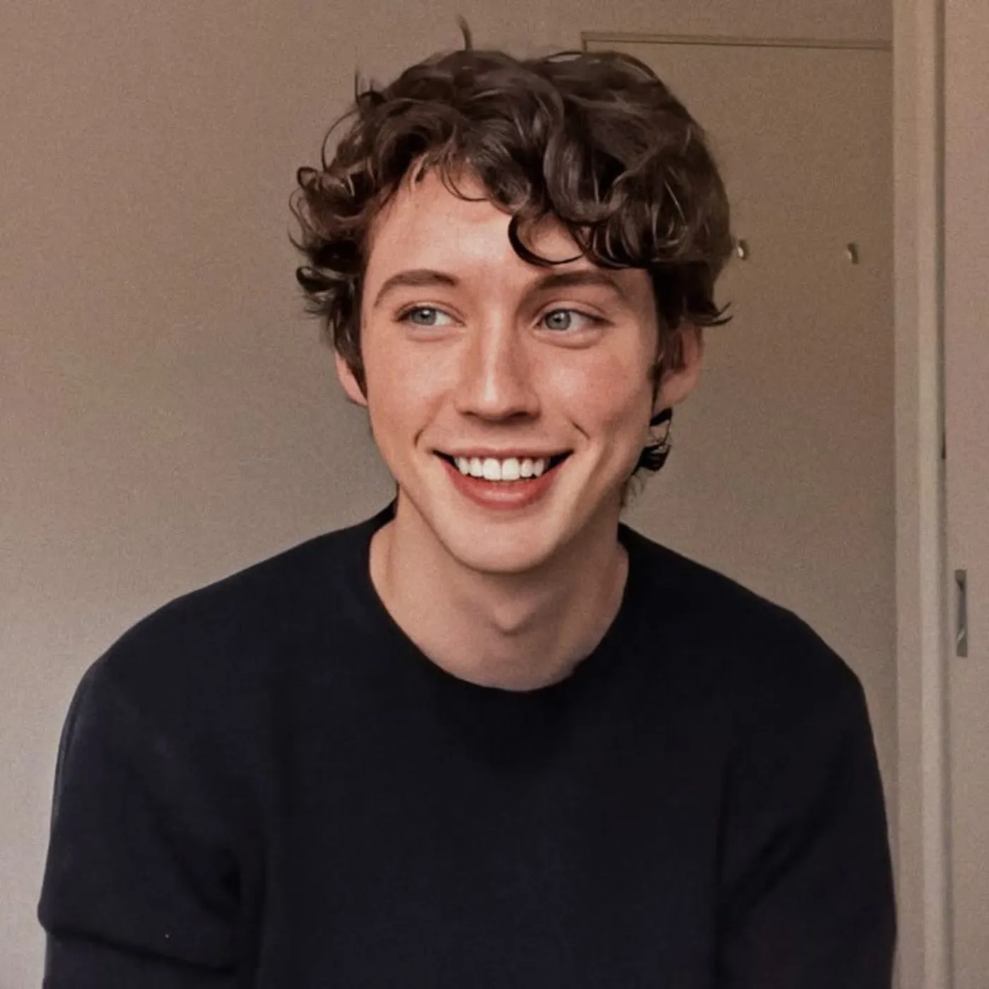 “Silence Is Compliance” — Troye Sivan Exposes Industry Bias in Viral Rant