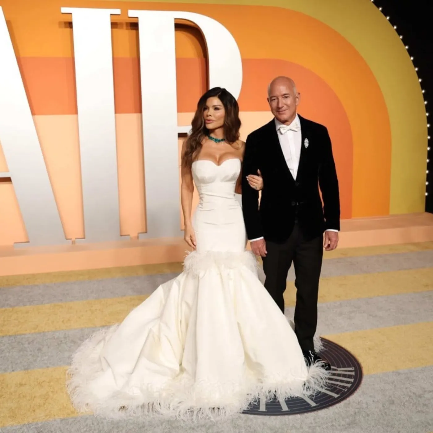 Internet Erupts Over Jeff Bezos’ $Billion ‘I Do’ Gift as ‘Eat the Rich’ Trends Again