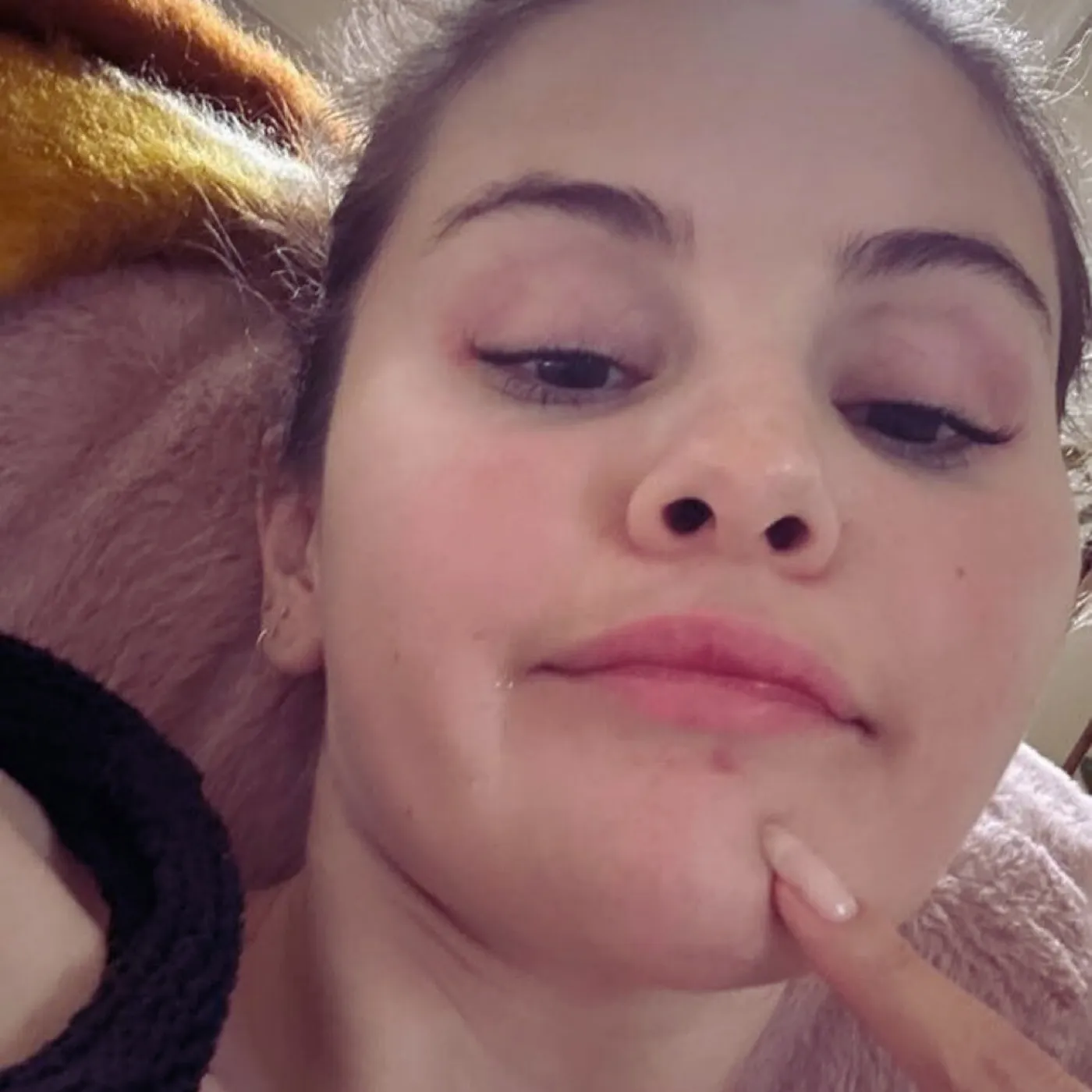image_686ccf83bd420 Stripped-Down Selena Gomez? Her “Natural” Look Packs a Surprising Twist