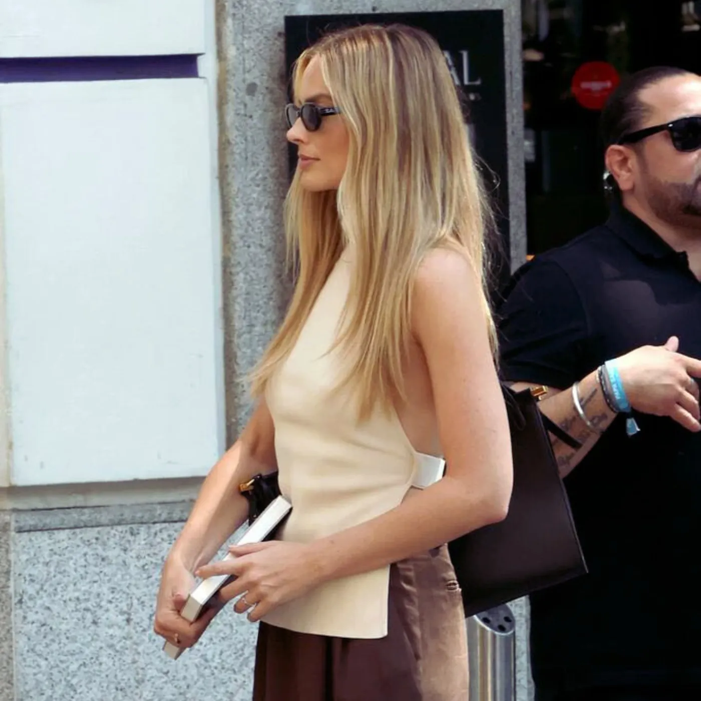 image_686cd41b52f75 Margot Robbie’s Bizarre Madrid Menu: Torrija, Ear, and Baby Squid