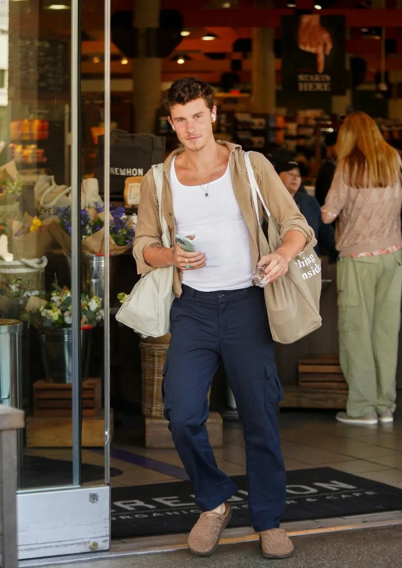 Fans Are Zooming In on This One Detail From Shawn Mendes’ LA Grocery Run With His Family — And Now Theories Are Exploding