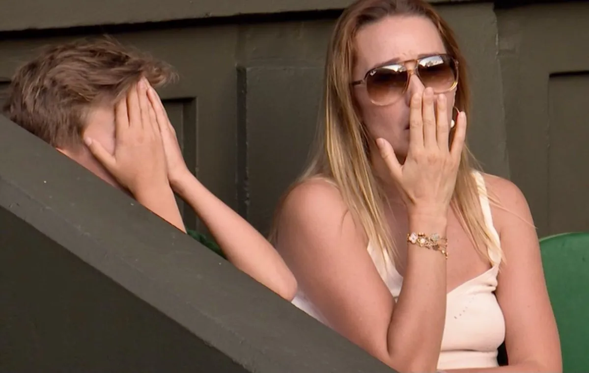 image_686f3cefe082e A Collective Gasp Echoed Through Wimbledon — Novak Djokovic’s Collapse Left Fans Frozen in Fear