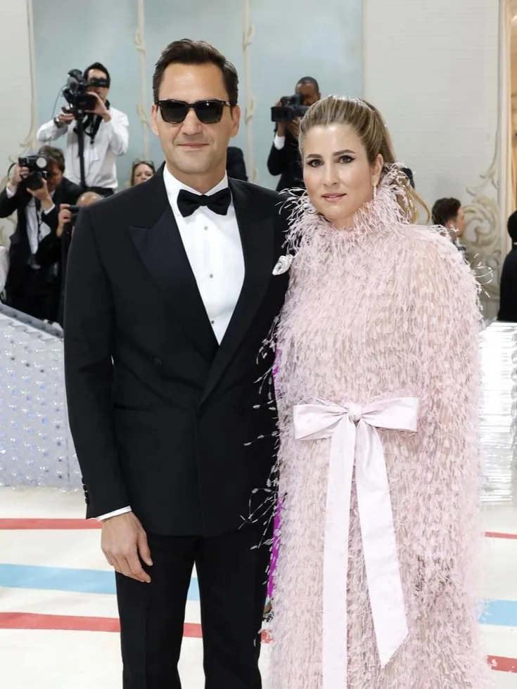 For 5 Years, Roger Federer Helped A Man With Down Syndrome And His Child In Secret — What the Child He Raised Just Gave Him Made the Sports World Cry