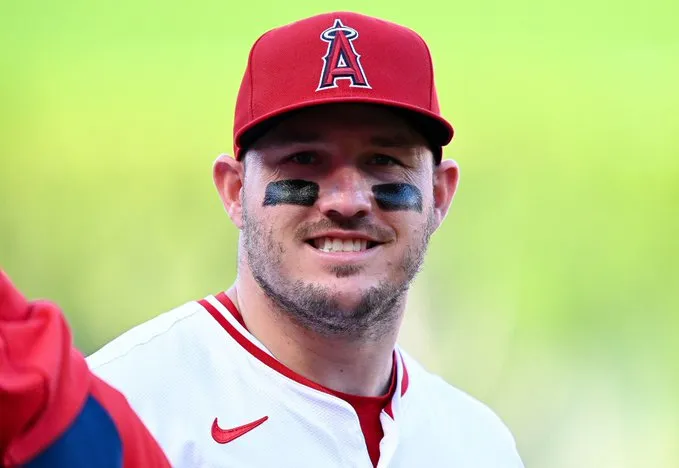 He Didn’t Just Sign a Baseball — Mike Trout Gave This Little Boy a Moment He’ll Never Forget