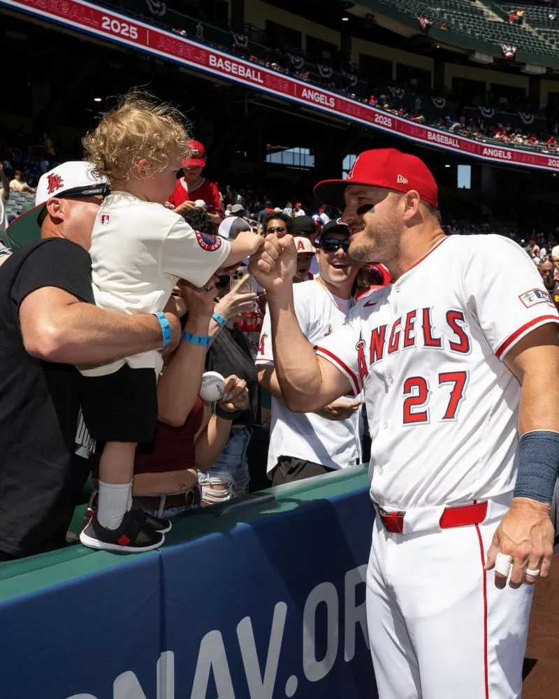 When Mike Trout Took the Field Holding Their Hands, No One Expected What Happened Next — The Stadium Wasn’t Ready for the Tears