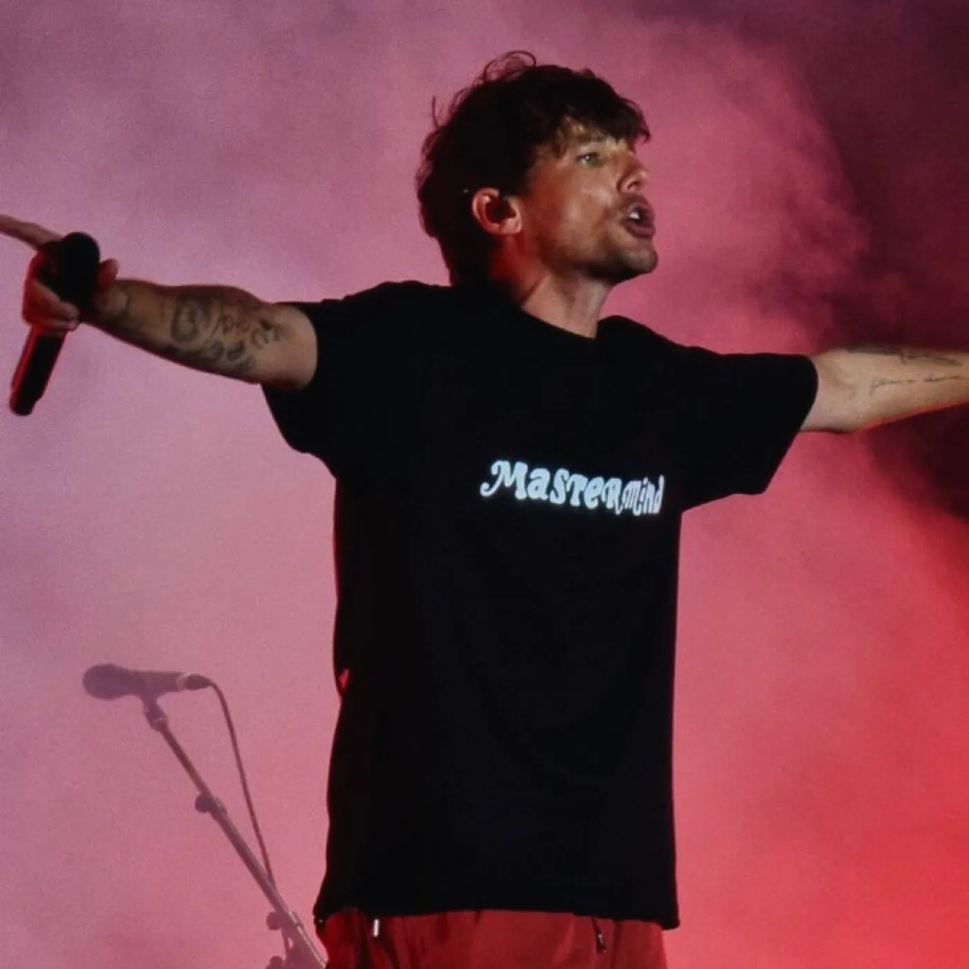 Post-Ejekt Sparks Fly: Louis Tomlinson and Zara McDermott Heat Up the Airport