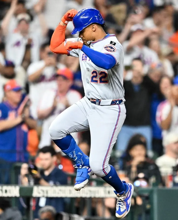 image_6870bd4d8badf Juan Soto catches up with Steve Gelbs after his three-hit game in the Mets' 7-6 win over the Orioles!