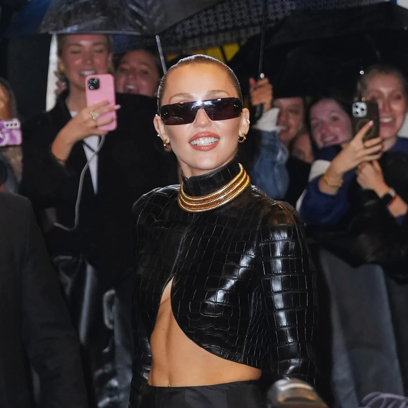 image_6870d2ffb7518 Miley Cyrus Stages Ruthless Takeover of Justin Bieber’s New Album in Savage Power Grab