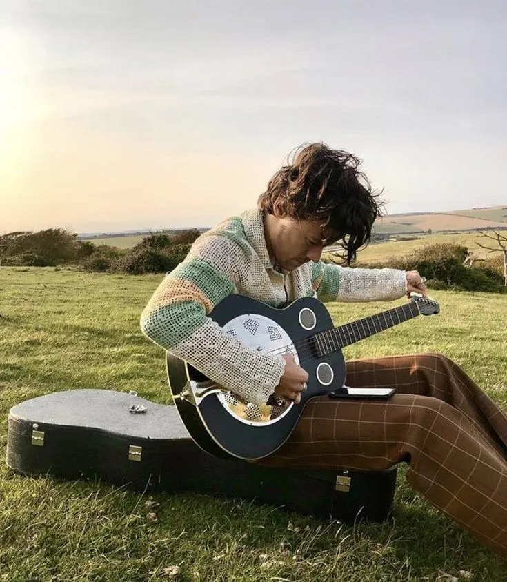 image_6871147bb730a They Crowned Role Model the ‘Next Harry Styles’ — But What Harry Did On Stage in Response Left the Internet Exploding