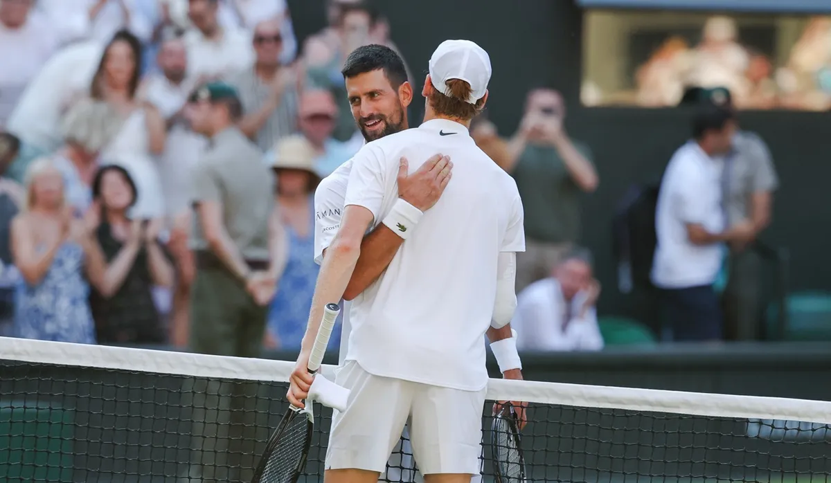 image_68771692b90e6 Novak Djokovic Meets His Future Rival — This Rare Photo with a Young Jannik Sinner Is Sending Tennis Fans Into a Frenzy