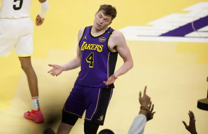 Lakers or Charlotte? Trade Rumors Threatening Knecht's NBA Dream