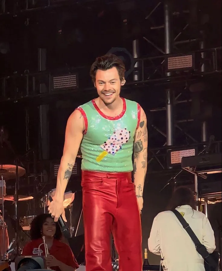 image_6877482a88bfb Unbelievable! Harry Styles Just Shattered 25 Billion Streams – But What's the real Industry Panic & Who's Pulling the Strings?!