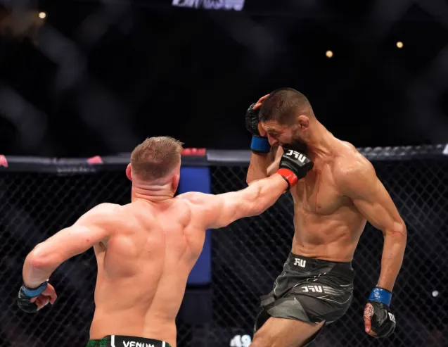 Khamzat Didn't Expect This: Du Plessis and the 'Chaos' as the Key to Victory?