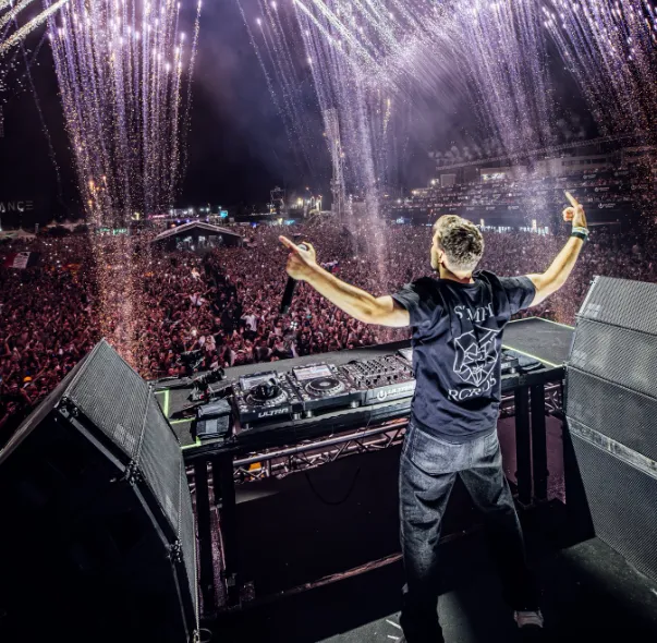 Amidst a Crazy Schedule, Martin Garrix Still Makes Time for the Most Important Person 19 Amidst a Crazy Schedule, Martin Garrix Still Makes Time for the Most Important Person