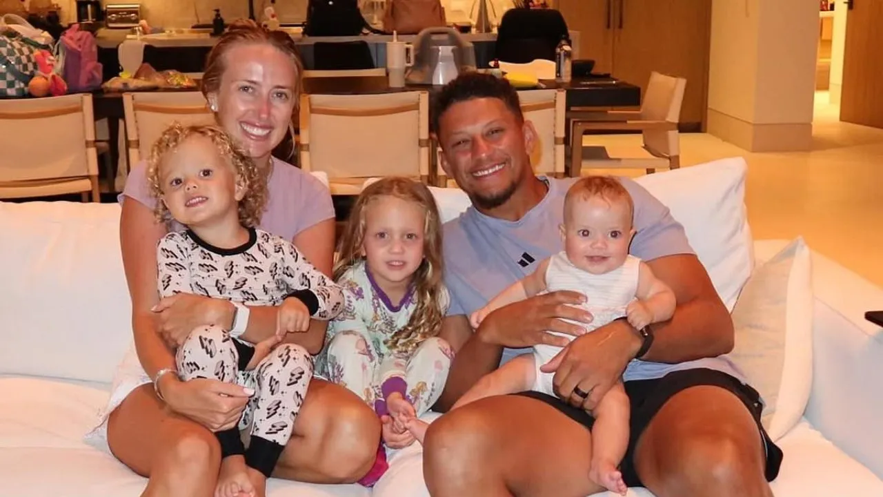 image_6878615a3dc88 Patrick Mahomes Thought It Was a Chill Vacation — Until THIS Happened to Him and Brittany Before NFL Camp