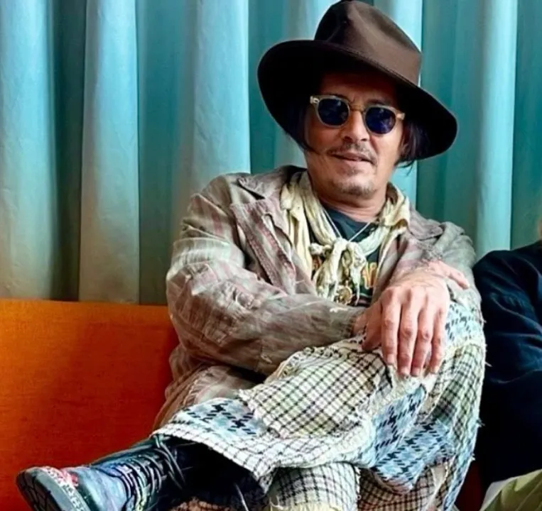 No Longer a Hollywood Star? Johnny Depp Causes a Sensation When He Appears at the Studio