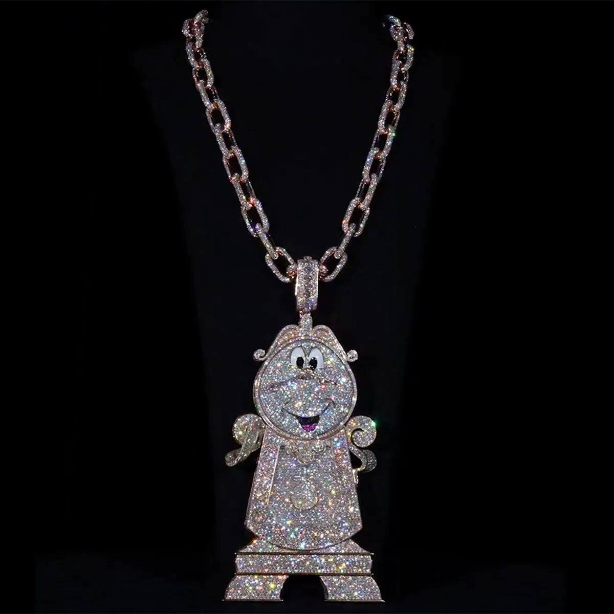 image_6878986dafab3 [MUST SEE] Drake Flexes 155-Carat Diamond Chain at Wireless – Worth More Than Your House?