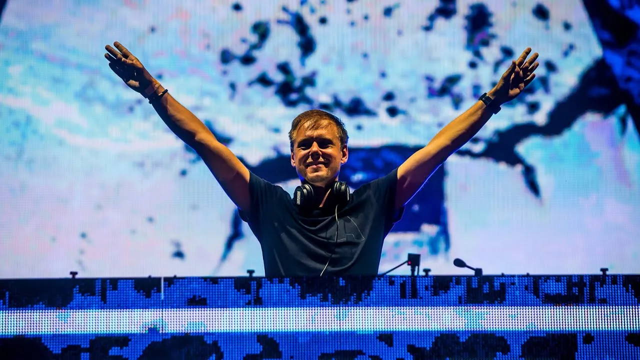 image_6878ac44b6af7 A million-dollar DJ, but how has Armin van Buuren chosen a simple life?