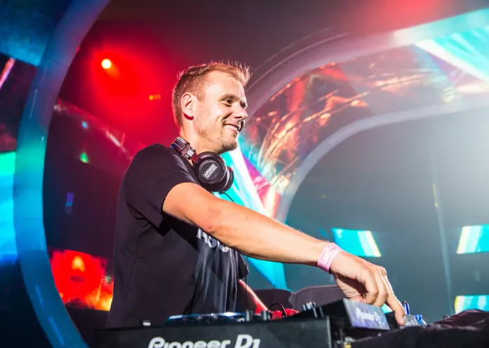 A million-dollar DJ, but how has Armin van Buuren chosen a simple life?