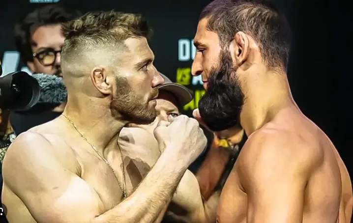 Du Plessis Causes a Stir by Showing Off His Body and Mocking Khamzat's Lip Scar!