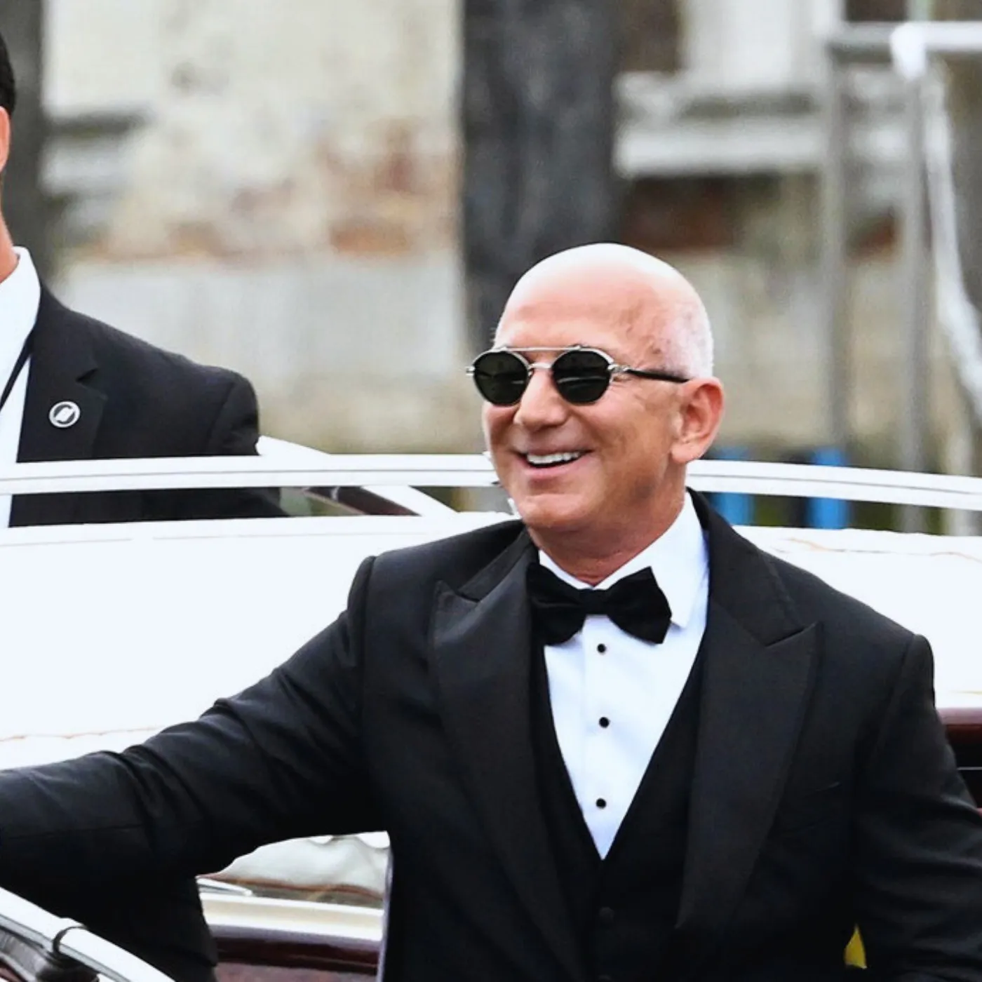 image_6879b93247bd4 Jeff Bezos Built Amazon in a Garage... But What Happened at Barnes & Noble Stunned His Team