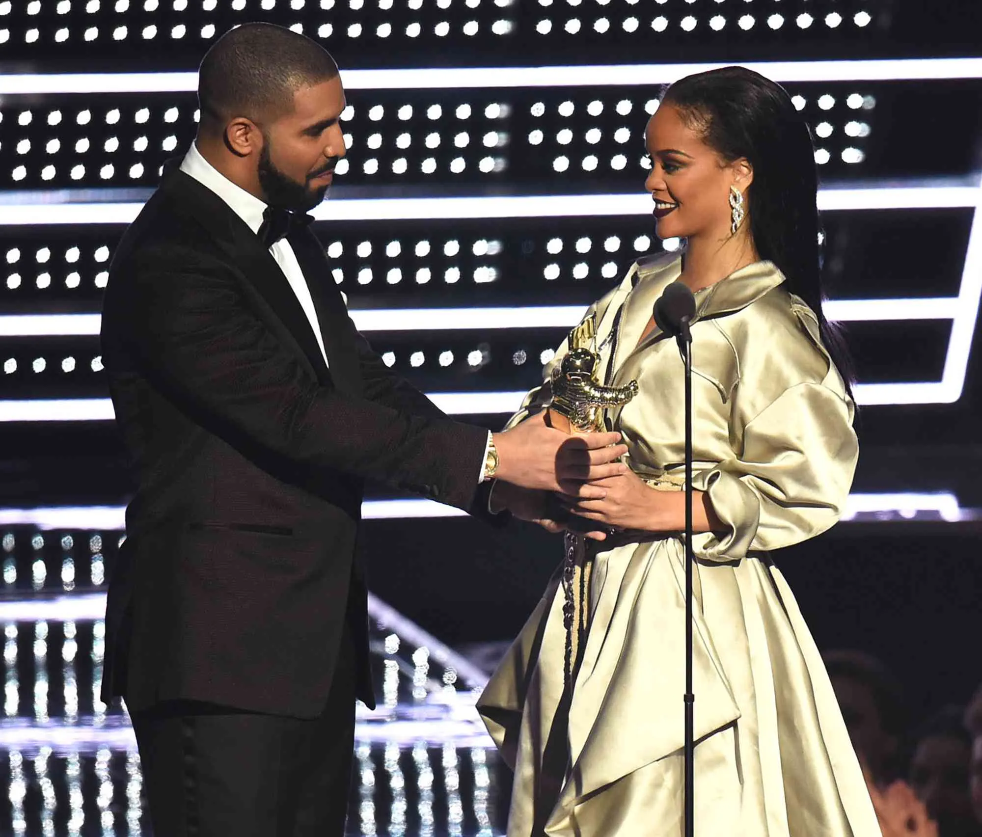 image_6879ba3a73071 Rihanna’s Face on Drake’s Body: A Wound That Never Healed or a Final Goodbye?