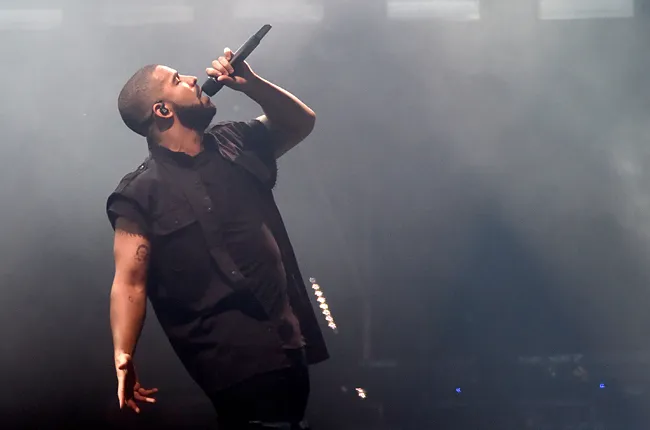 image_6879cb8807a3f Drake shows off 6-pack, fans scream: “Did he order those abs online?