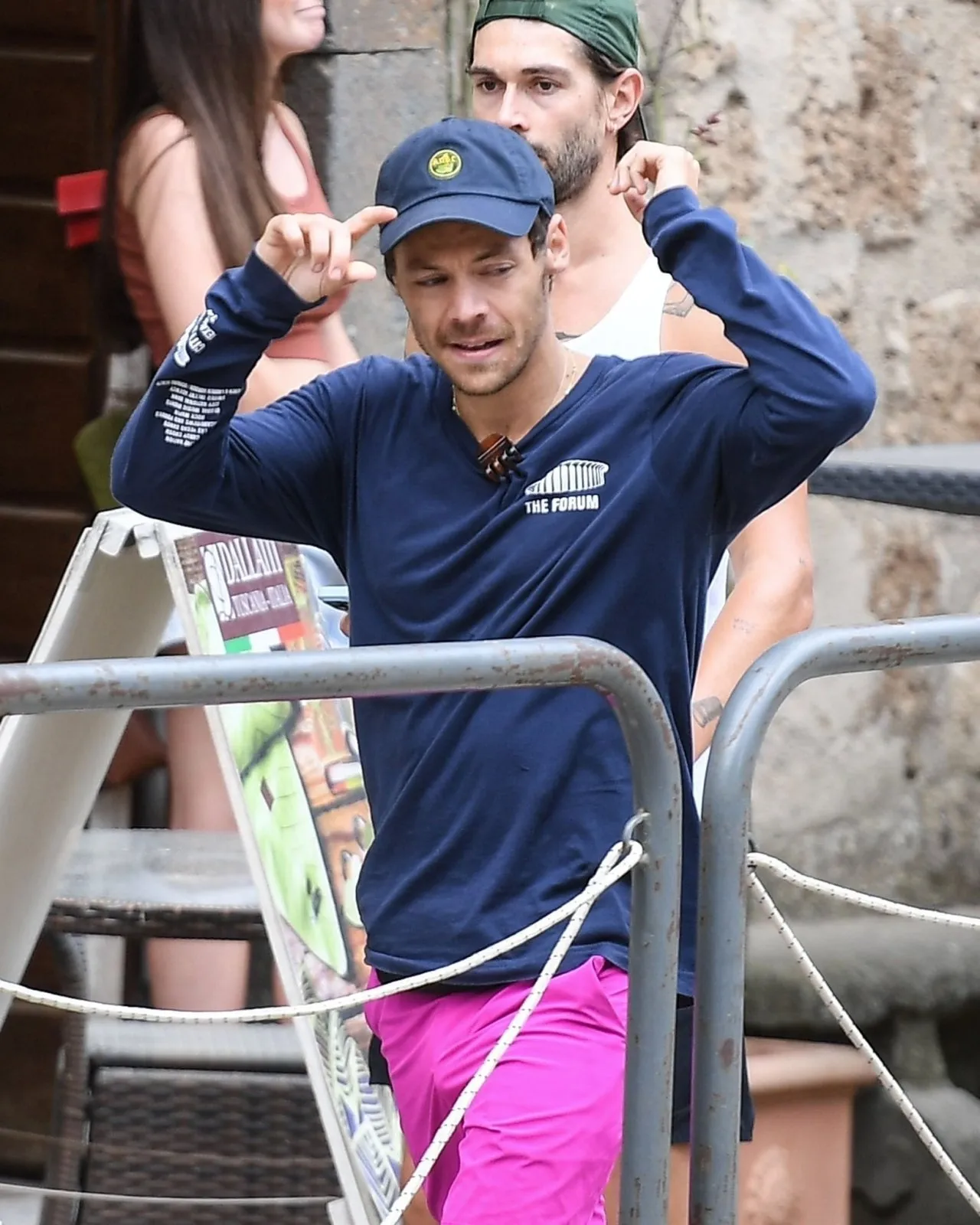 image_687a079da4f35 No Red Carpet Needed — Harry Styles Melts the Internet in Pink Shorts and a Moment of Pure, Unfiltered Kindness