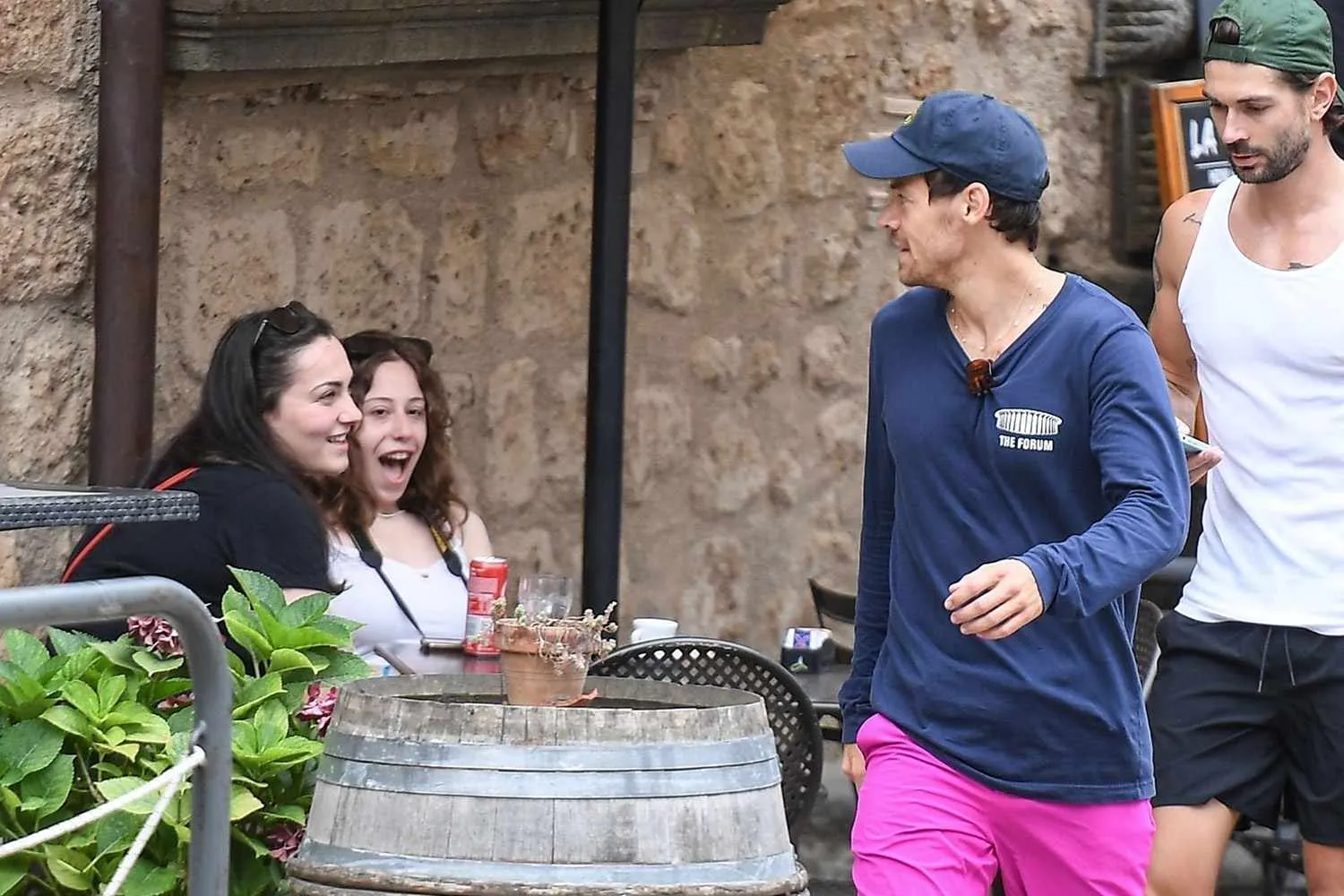 image_687a079e33f03 No Red Carpet Needed — Harry Styles Melts the Internet in Pink Shorts and a Moment of Pure, Unfiltered Kindness