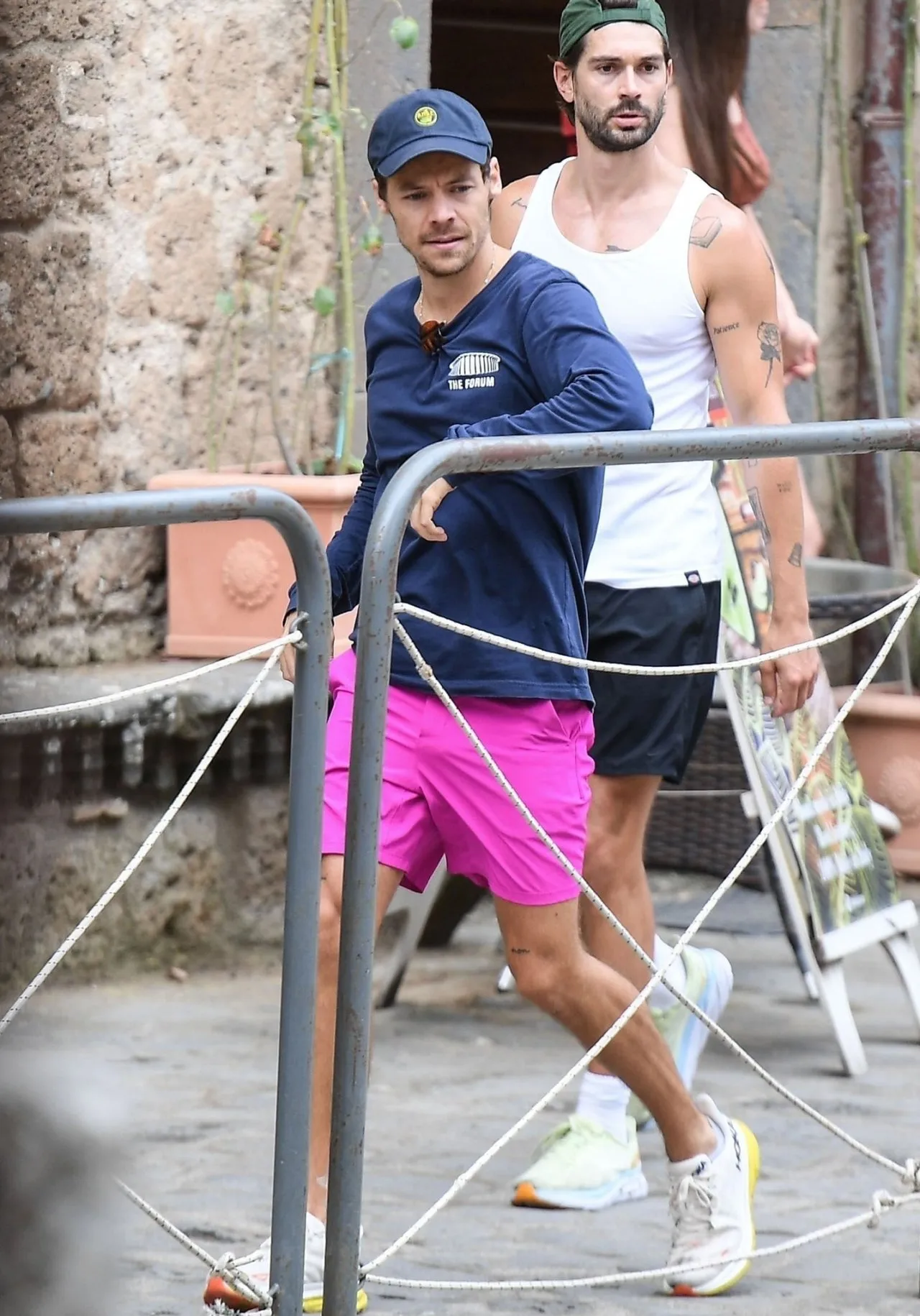 No Red Carpet Needed — Harry Styles Melts the Internet in Pink Shorts and a Moment of Pure, Unfiltered Kindness
