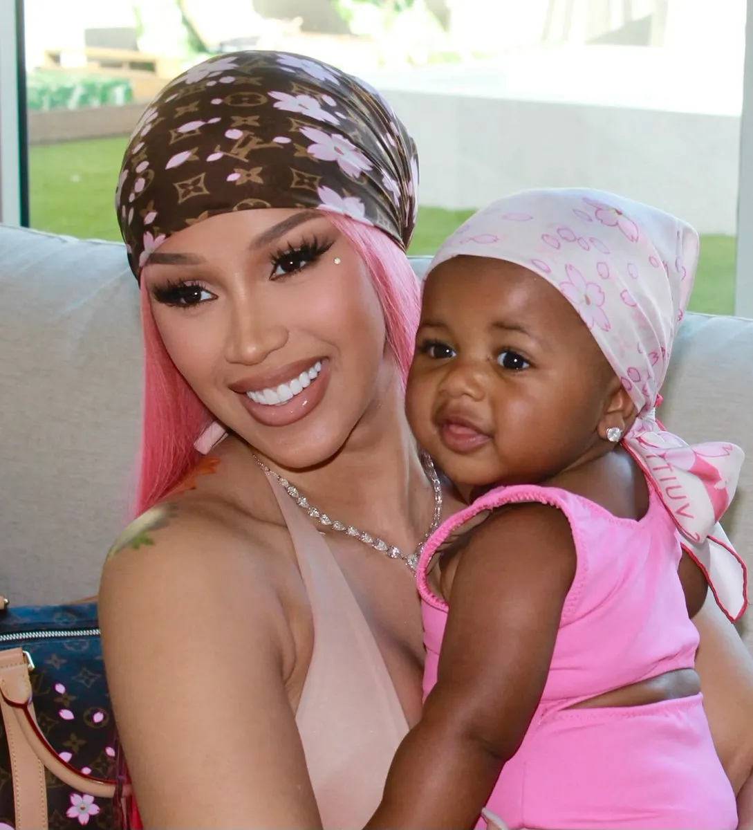 Unseen Footage Shows Cardi B’s Tears, Tiny Toes & First Cries — The Emotional Delivery Room Moment That Left Everyone in Tears