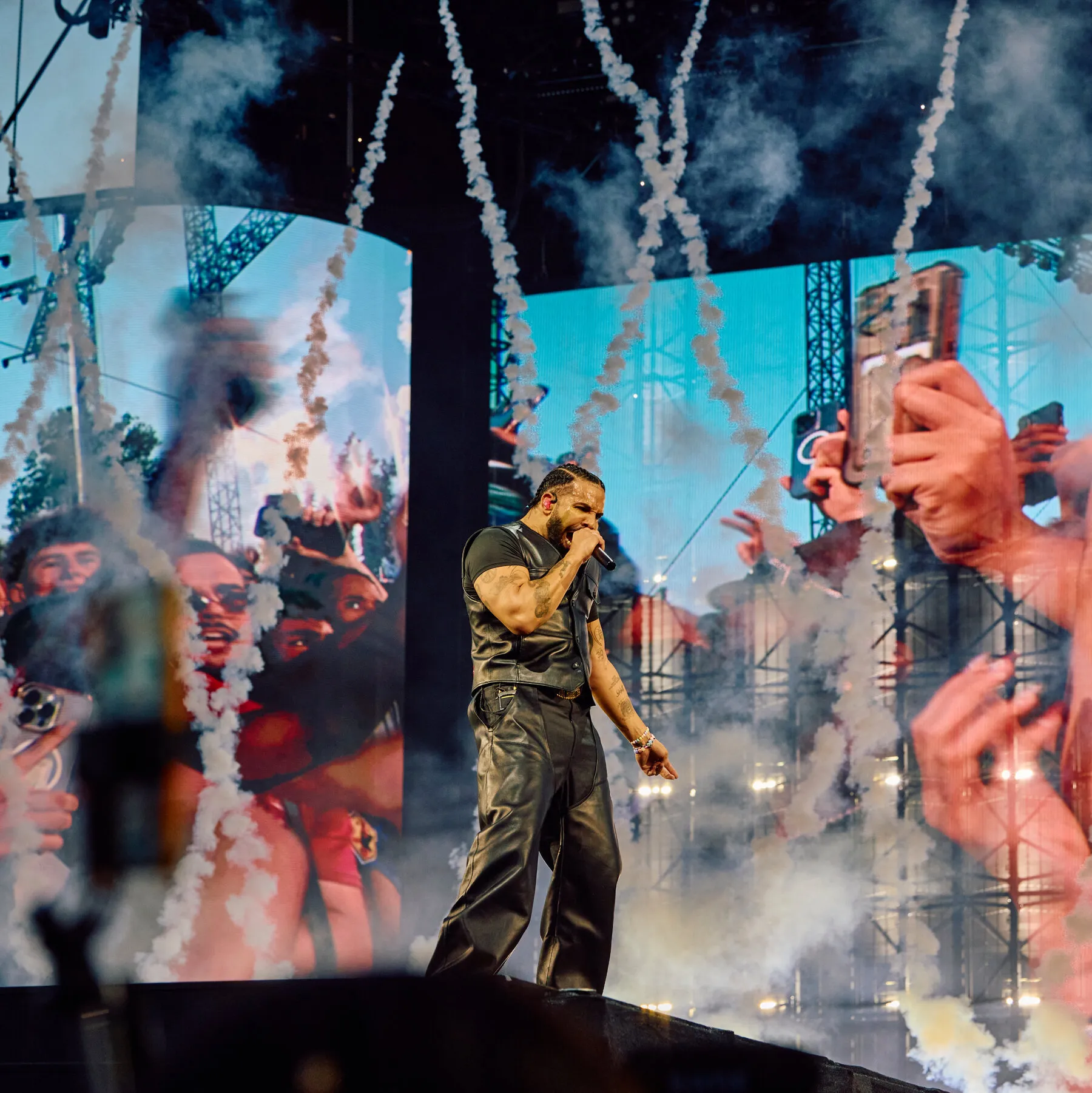 image_687b020c07761 Disaster at Wireless: Drake’s Set Ends Abruptly, Fans Scream, and the Ending Is Not What You Expect