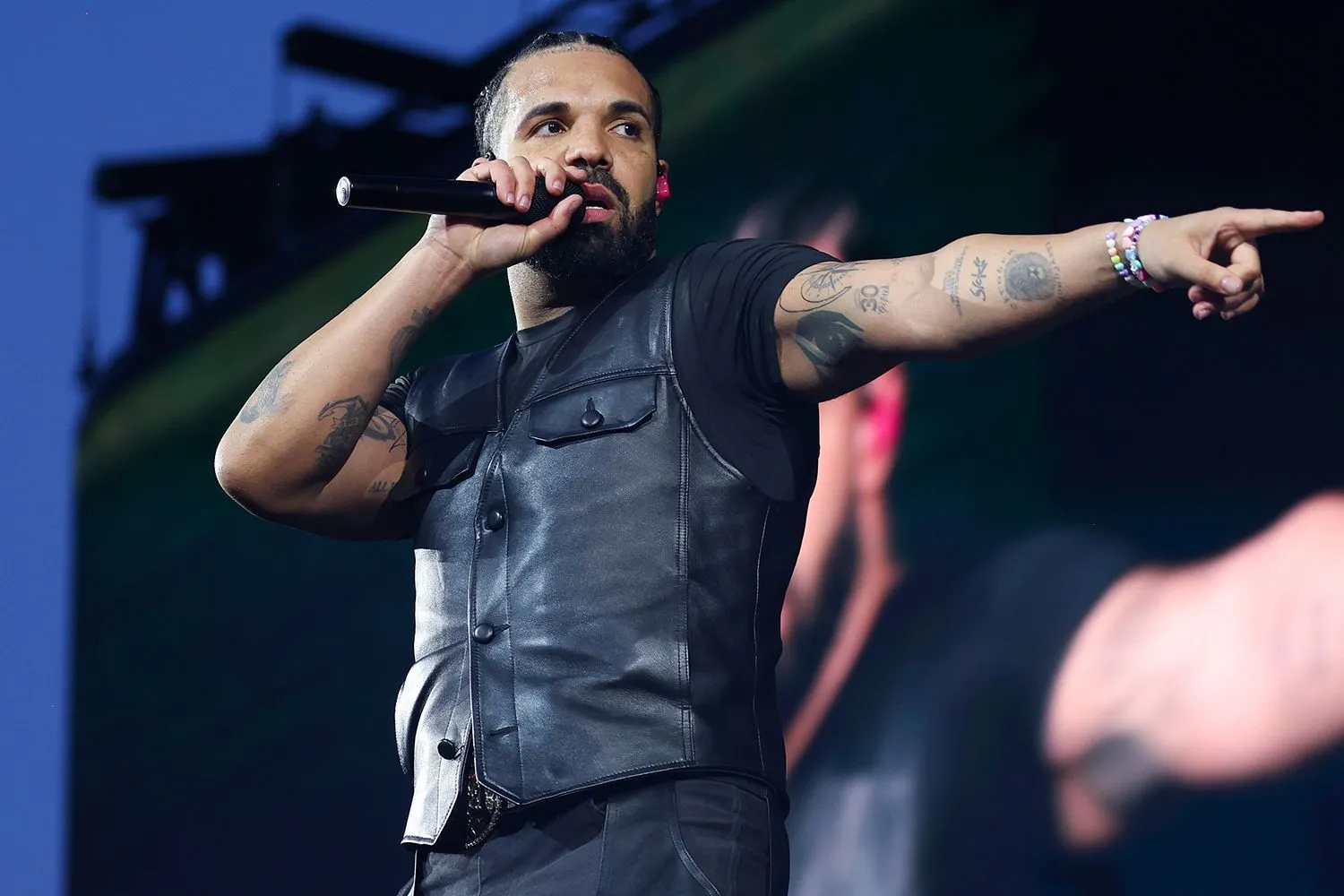 Disaster at Wireless: Drake’s Set Ends Abruptly, Fans Scream, and the Ending Is Not What You Expect