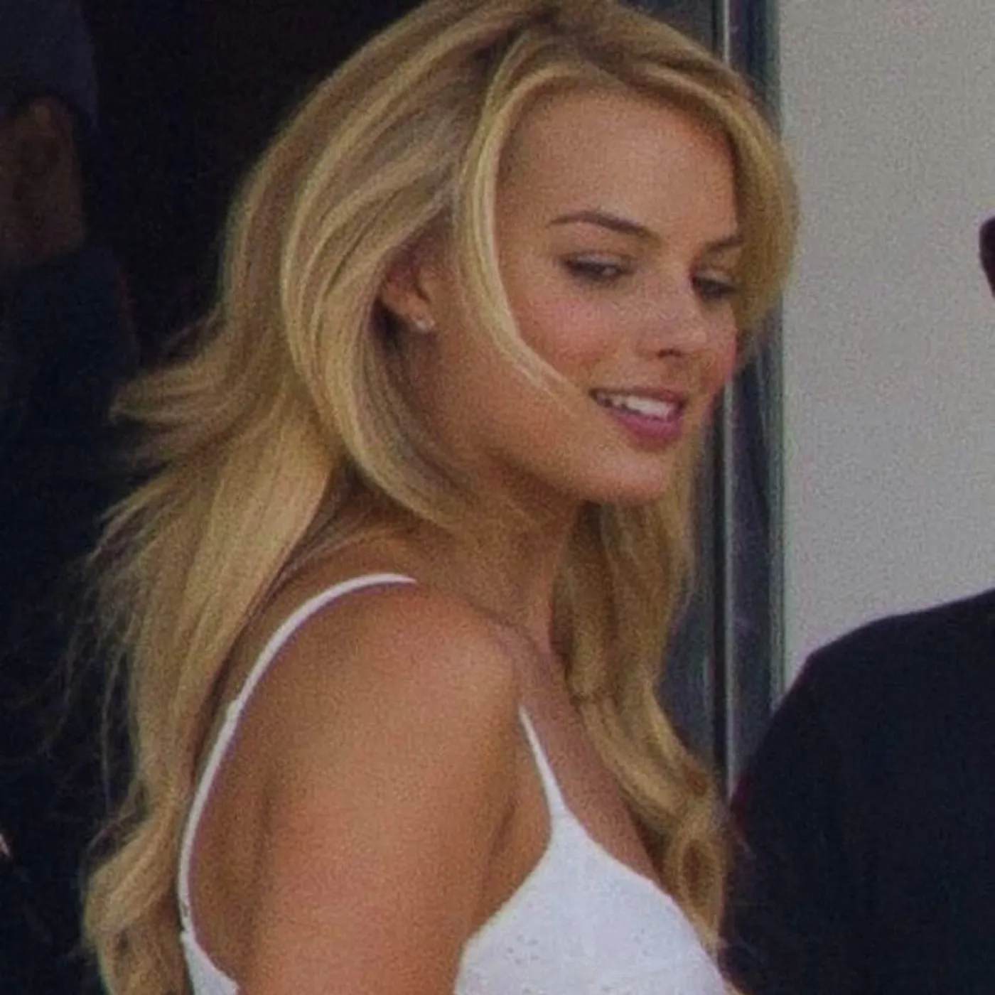 image_687c81abeb318 Margot Robbie Caught Making Bold Balcony Move in Italy