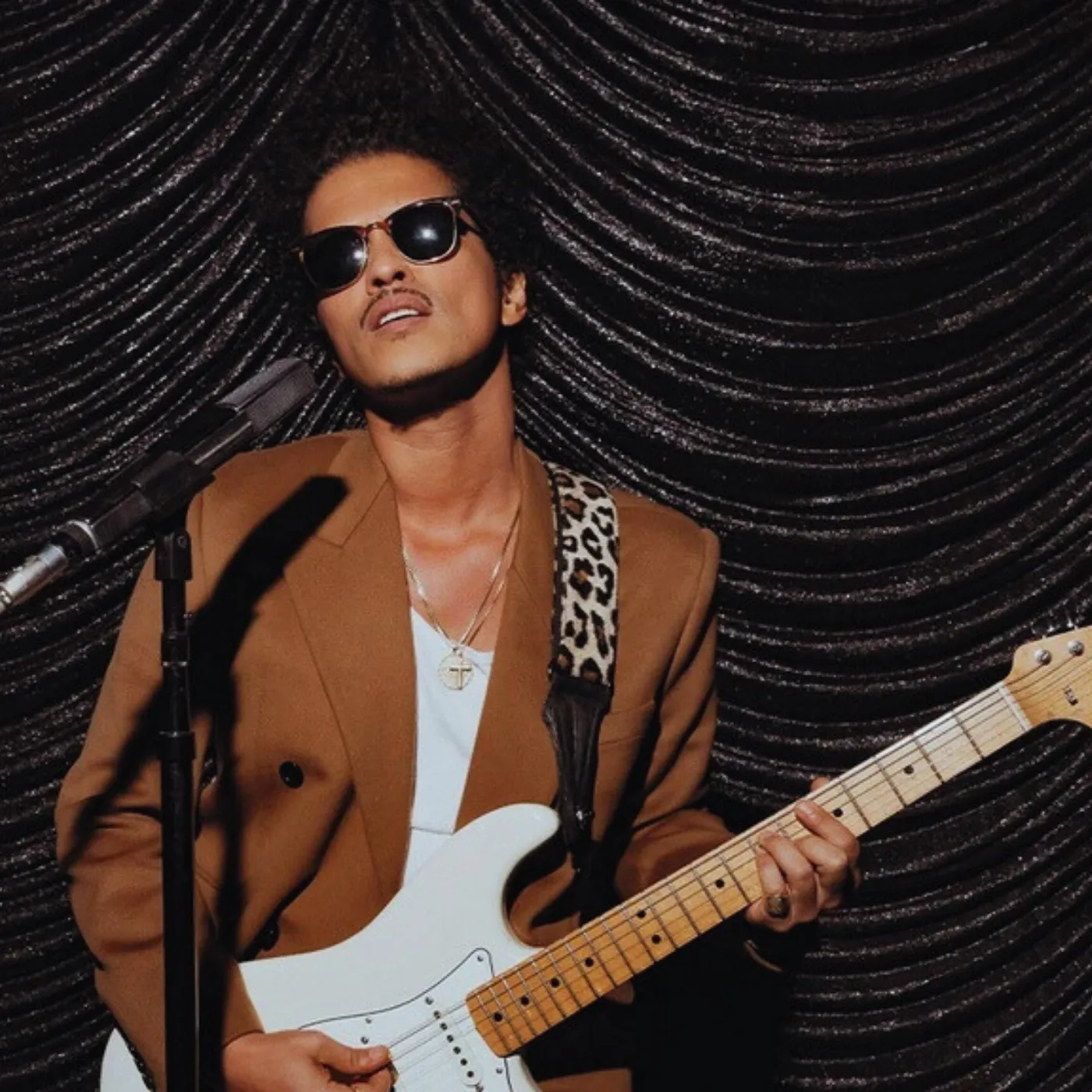 image_687cdc7c09362 Lucky Daye Just Called Bruno Mars a Genius but What He Did Next Left Fans Divided