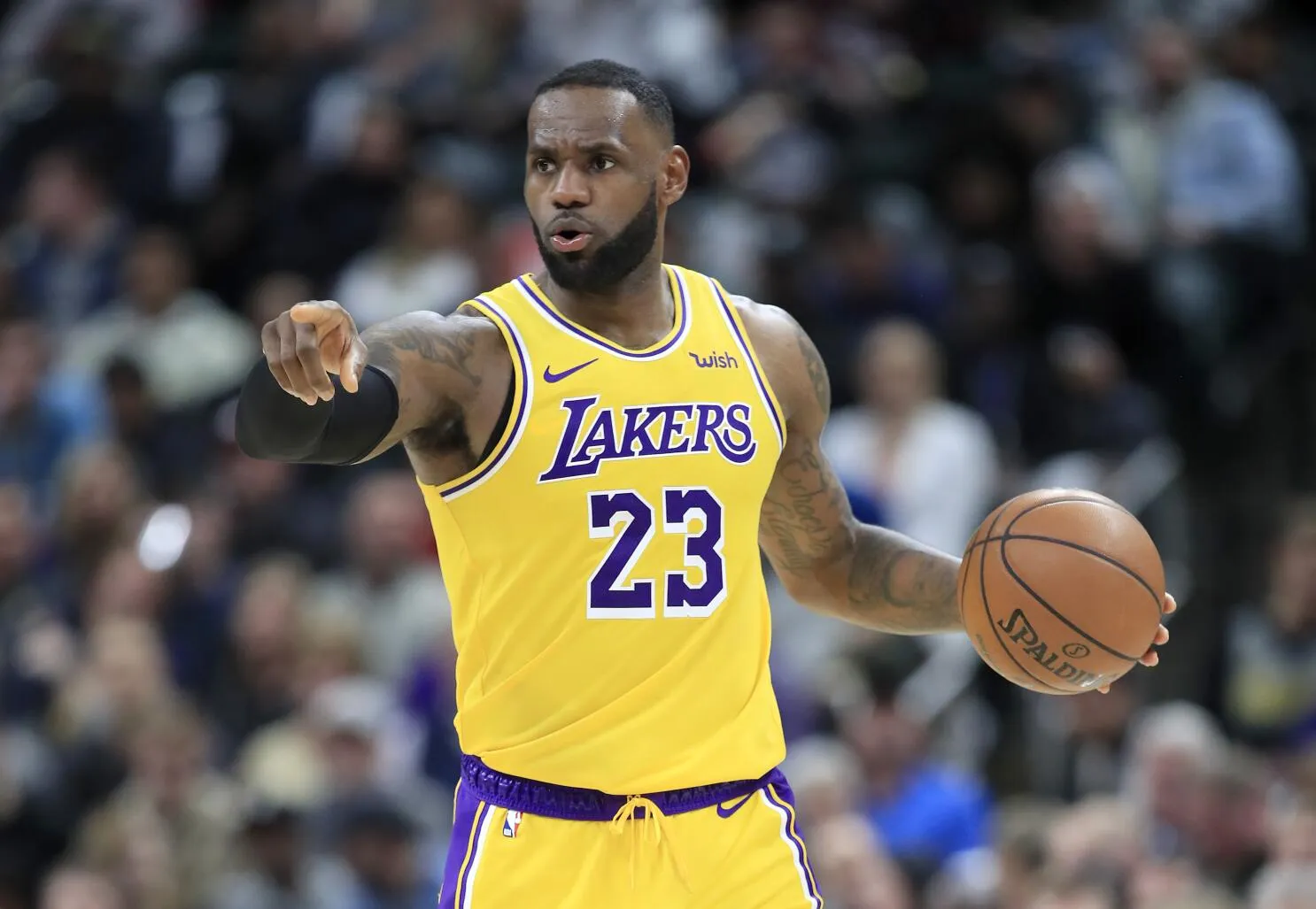 Bleacher Report Crowns Michael Jordan – LeBron Fans Explode Across the Internet!