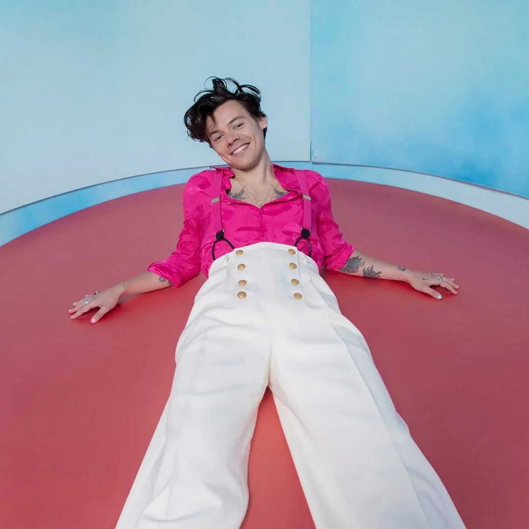 image_687da8cedf12e Rare Footage Leaks: Harry Styles Caught Kissing a Woman at Glastonbury – Fans Are Freaking Out!