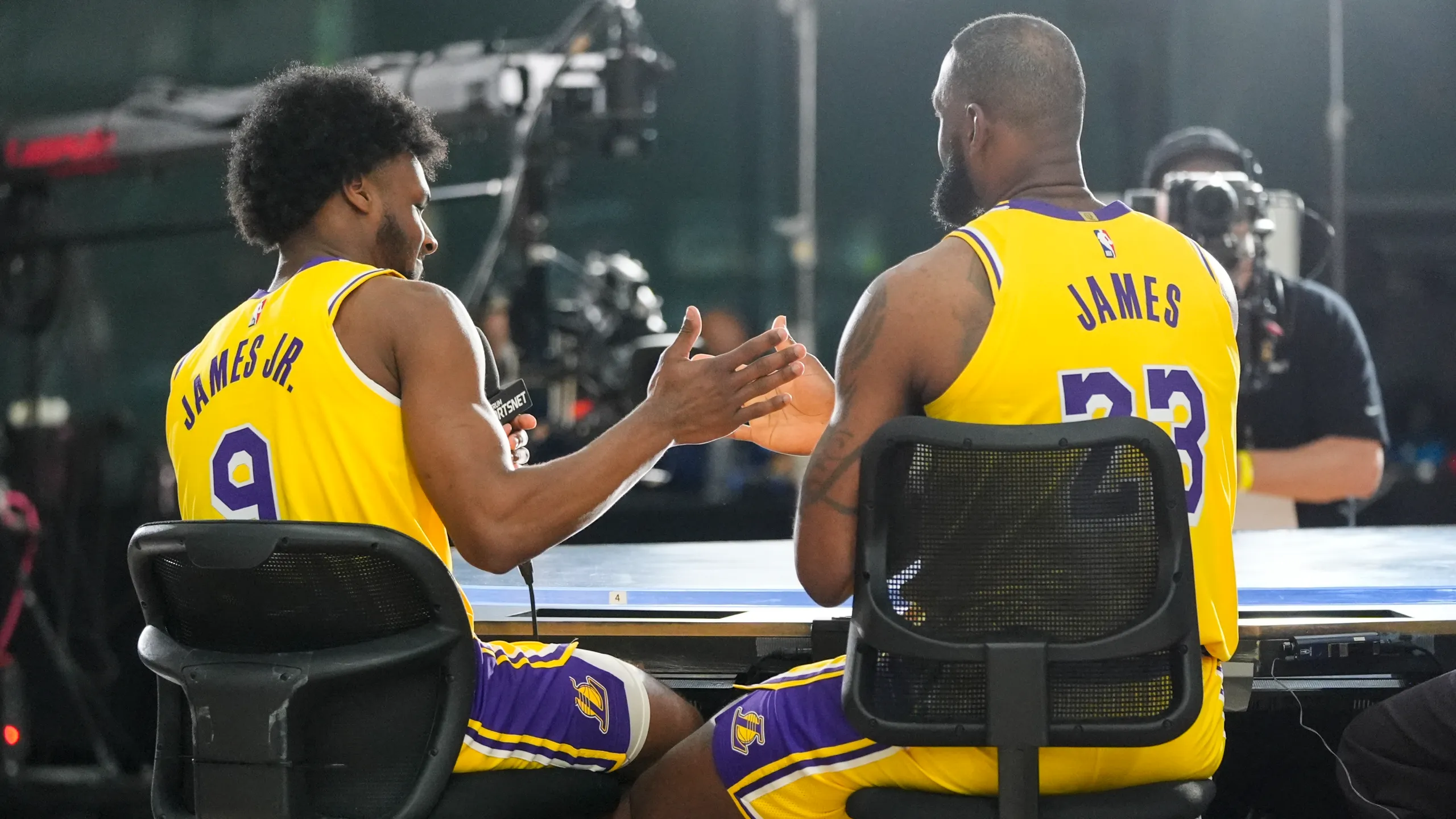 LeBron’s the Oldest on the Lakers – The Youngest Is Half His Age… And You Know Him!