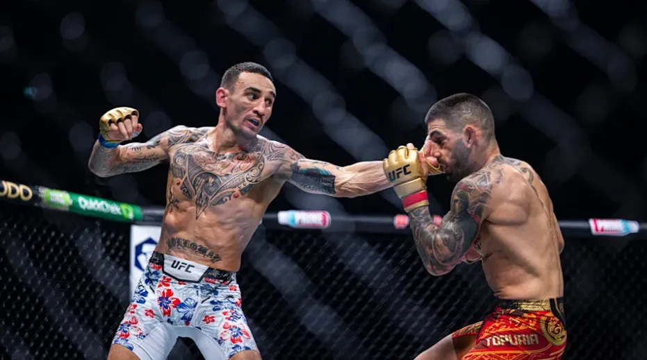 "A d*mn f*cking belt" Holloway Shoots Straight at Topuria for Carrying the BMF Belt Around in Circles!