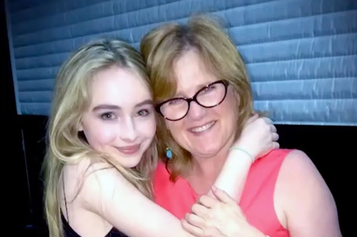 image_687f1967e8299 Thought They Had Nothing in Common? Think Again – Sabrina Carpenter Has a Shocking Family Link to ‘Bart Simpson’!